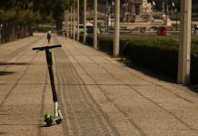 ÎNCEPE SEZONUL: Polițiștii atrag atenția asupra siguranței utilizatorilor de trotinete electrice, pietonilor și bicicliștilor