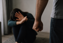 BĂUTURA, BAT-O VINA… Polițiștii au emis un ordin provizoriu de protecție după ce un individ și-a agresat soția în Ulmeni